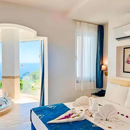 Azure Palm Hotel *