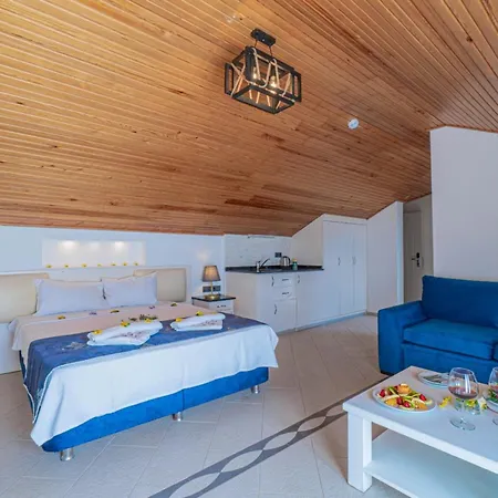 Hotel Azure Palm