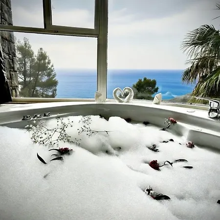 Azure Palm Hotel *